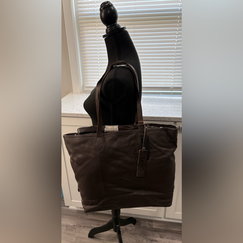 NWT Tano Soft Italian Timeless Tote with detachable shoulder strap